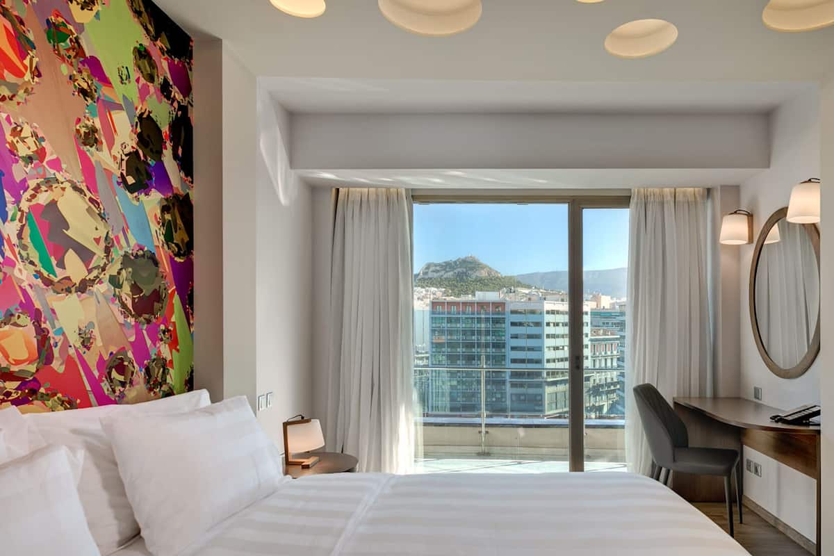 Premium bedding, in-room safe, desk, blackout curtains