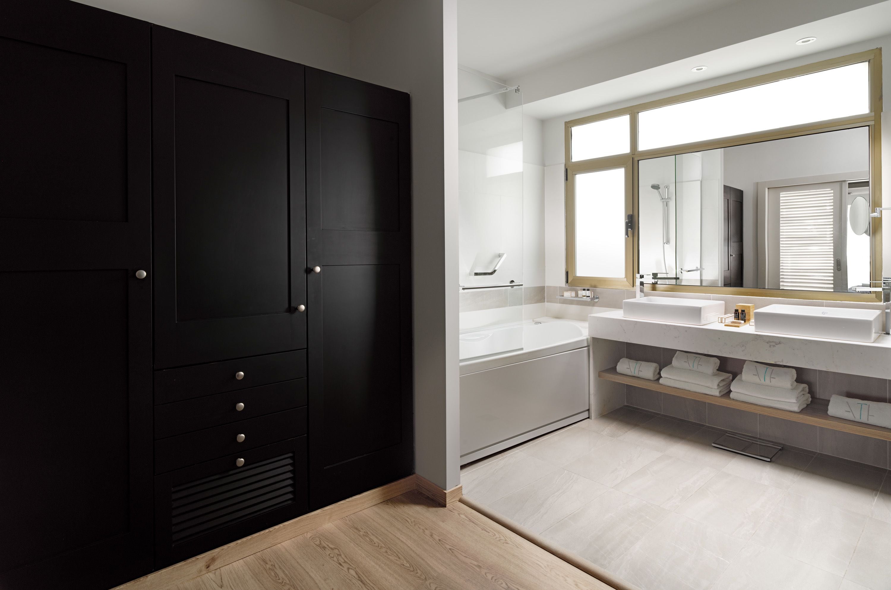 tiare legacy suite | bathroom | free toiletries, hair dryer, slippers, towels