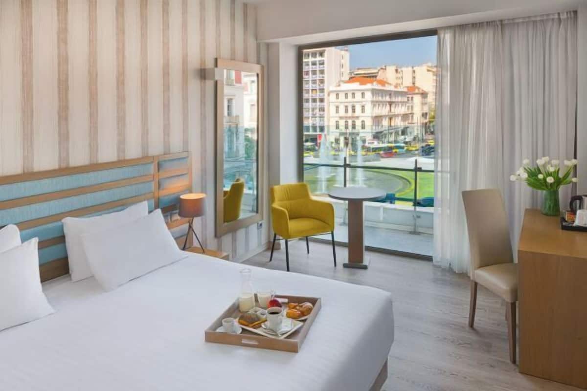 Premium bedding, in-room safe, desk, blackout curtains