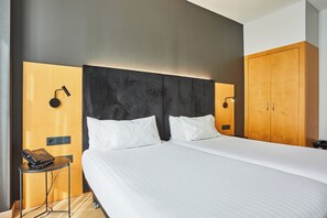 Quarto duplo standard | 1 quarto, frigobar, cofres nos quartos, escrivaninha
