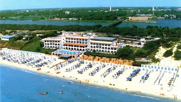Spiaggia privata, lettini da mare, ombrelloni, teli da spiaggia