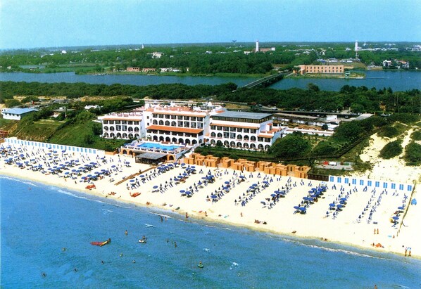 Private beach, sun loungers, beach umbrellas, beach towels