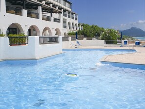 Outdoor pool, pool umbrellas, sun loungers
