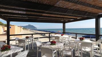 Frühstück und Abendessen