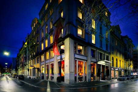 Facciata della struttura - sera/notte. The Hotel Luzern, Autograph Collection
