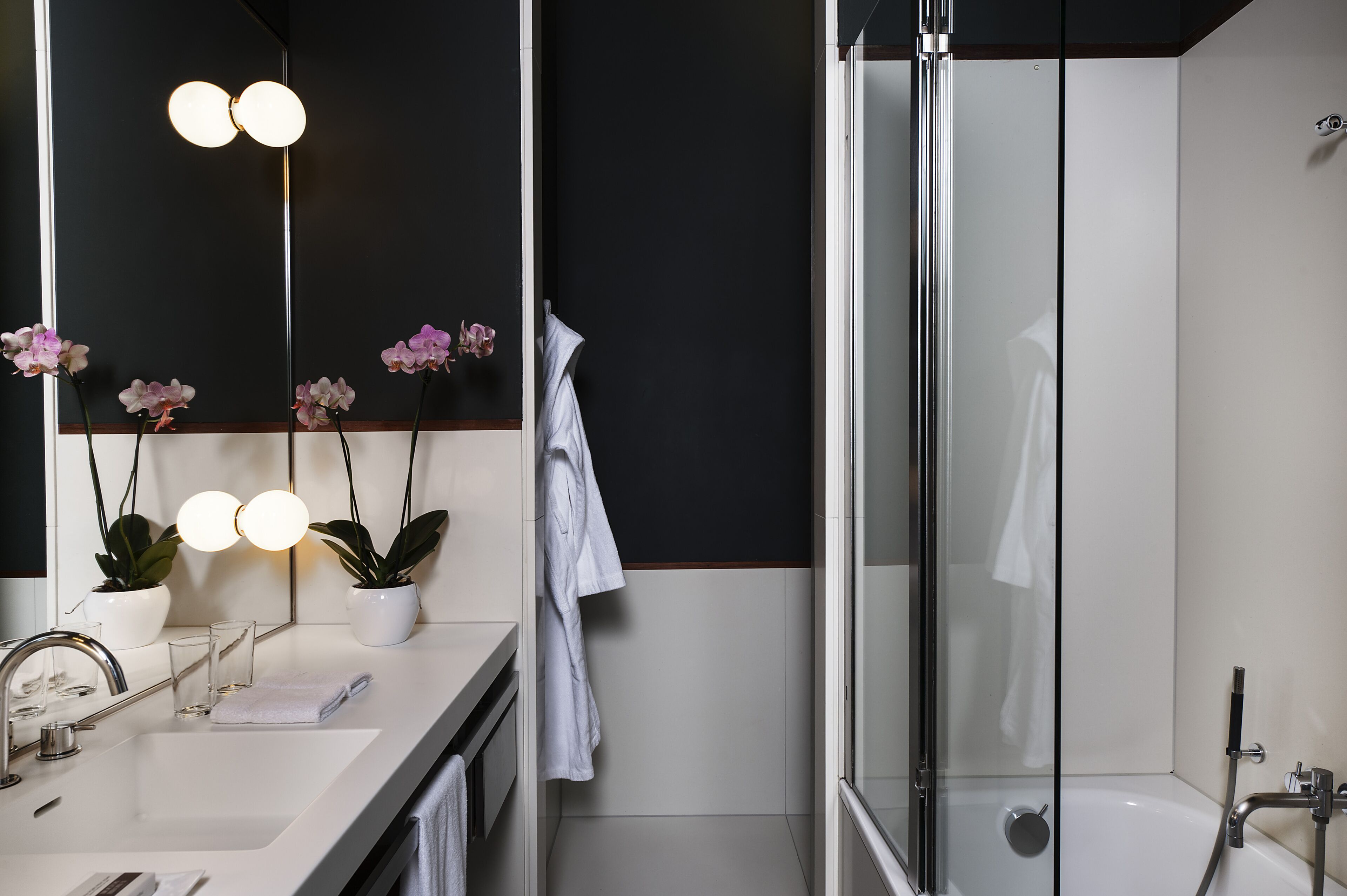 premium bedding, in-room safe, individually decorated