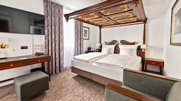 Club Double Room with view to the courtyard