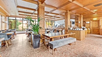 Daily buffet breakfast (EUR 19.5 per person)