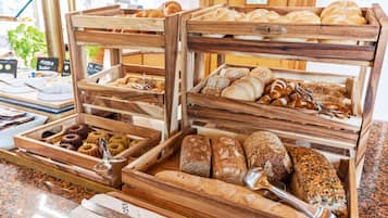 Tägliches Frühstücksbuffet gegen Gebühr