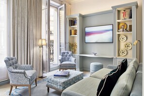 Junior Suite, Balcony | 1 bedroom, in-room safe, individually decorated, blackout drapes