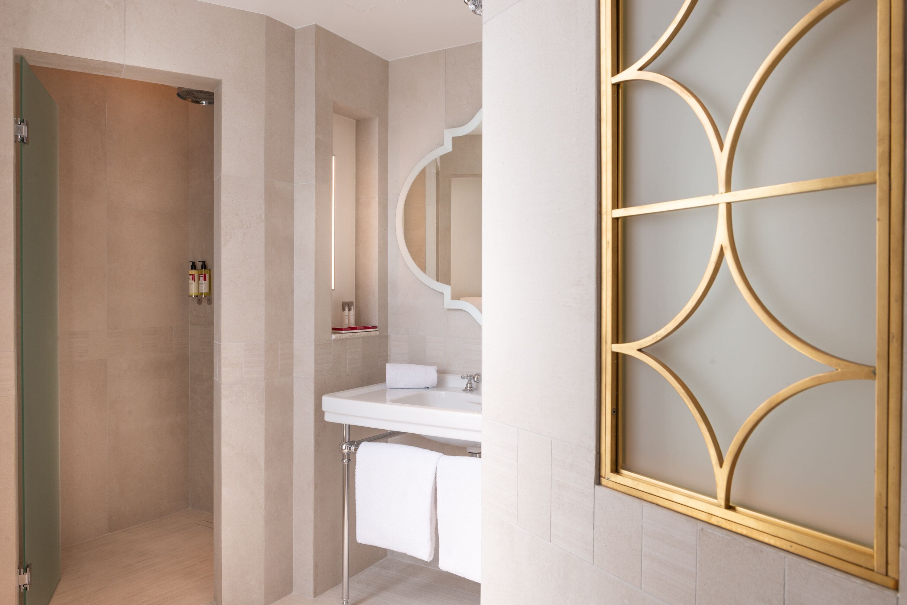 suite montesquieu | bathroom | designer toiletries, hair dryer, bathrobes, slippers