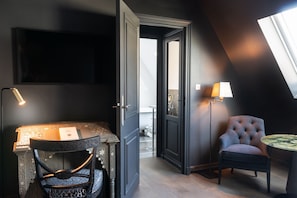 Classic-Doppelzimmer, 1 Queen-Bett | 1 Schlafzimmer, Zimmersafe, individuell dekoriert, Verdunkelungsvorhänge