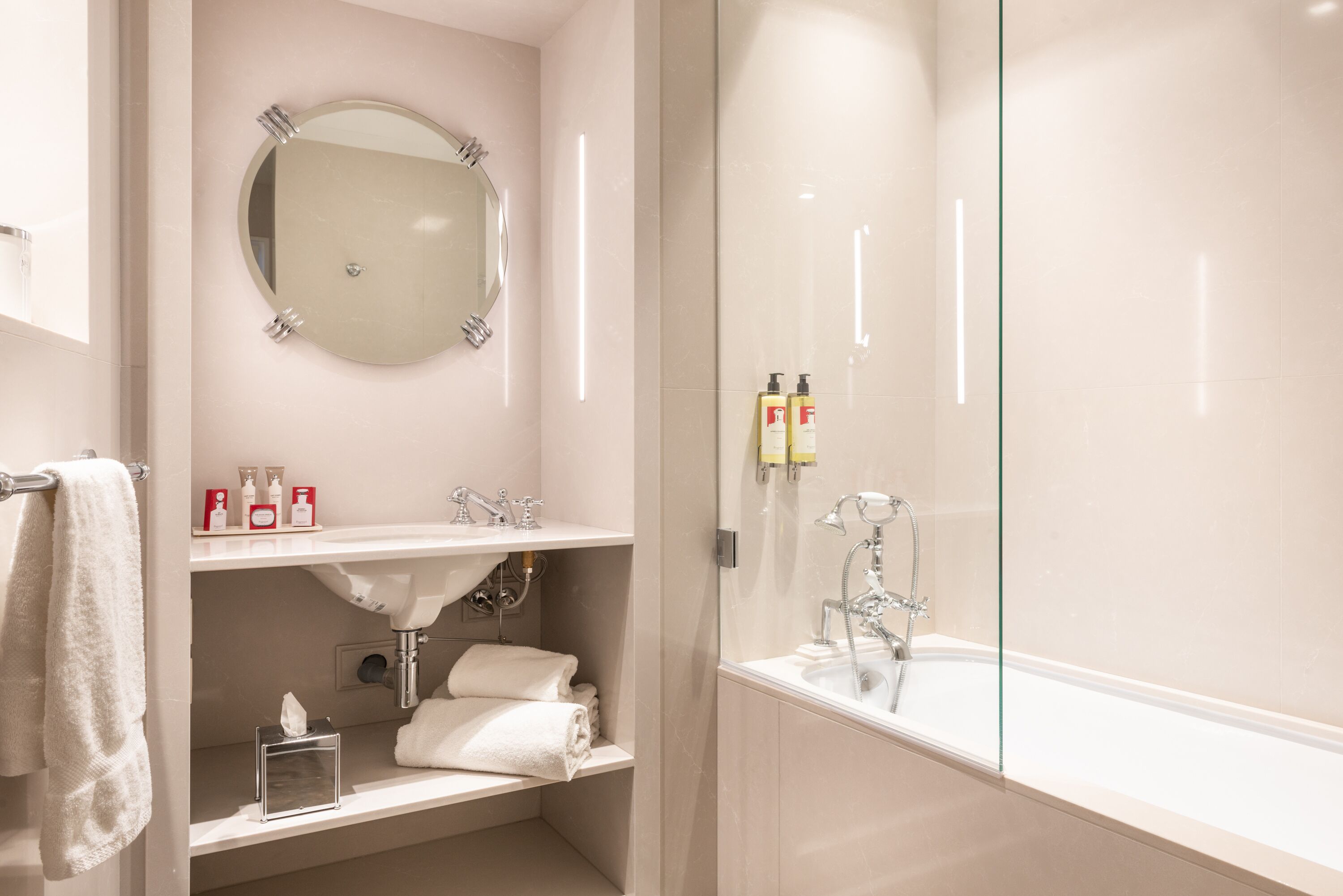 deluxe suite, balcony | bathroom | designer toiletries, hair dryer, bathrobes, slippers