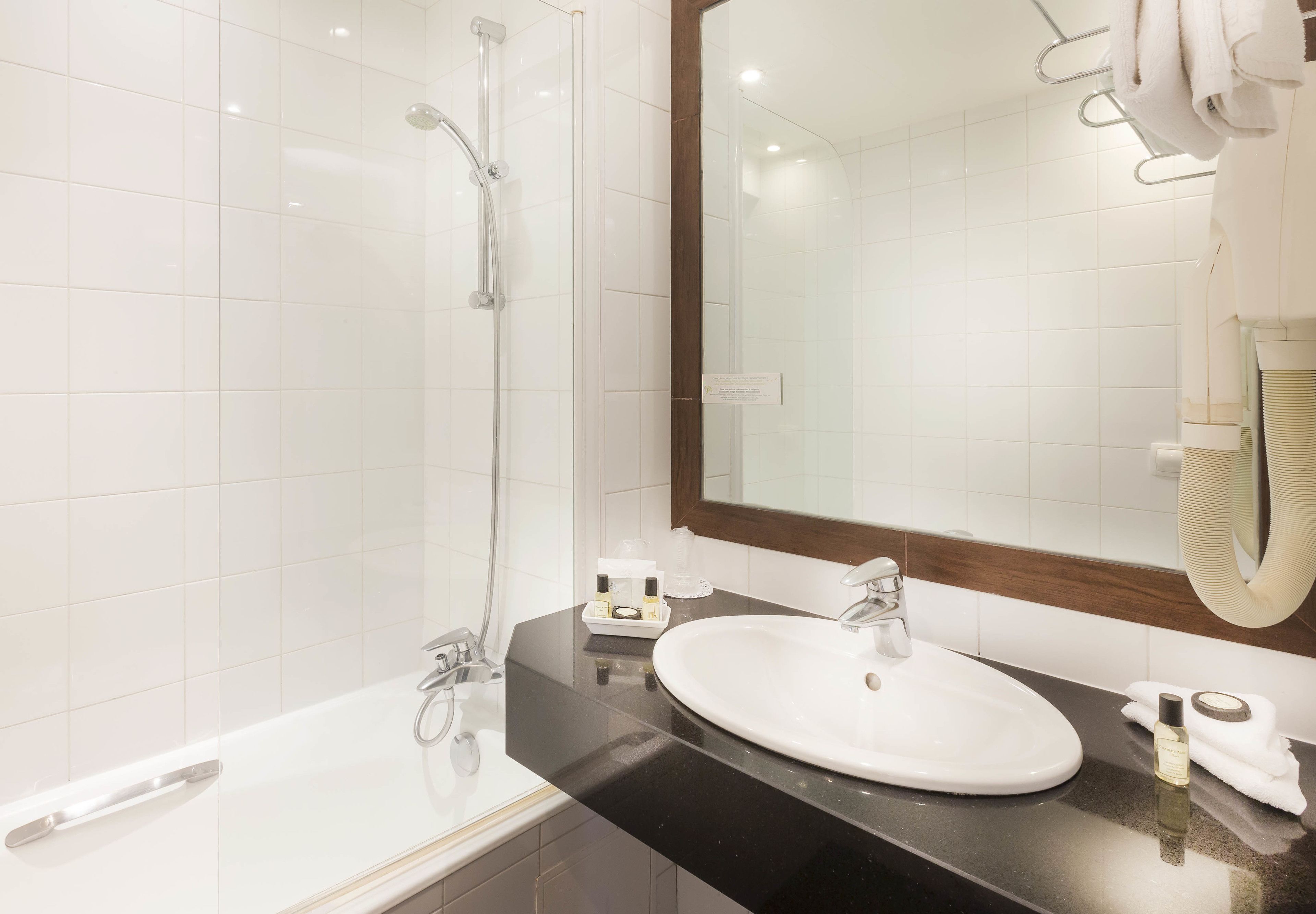 free toiletries, towels