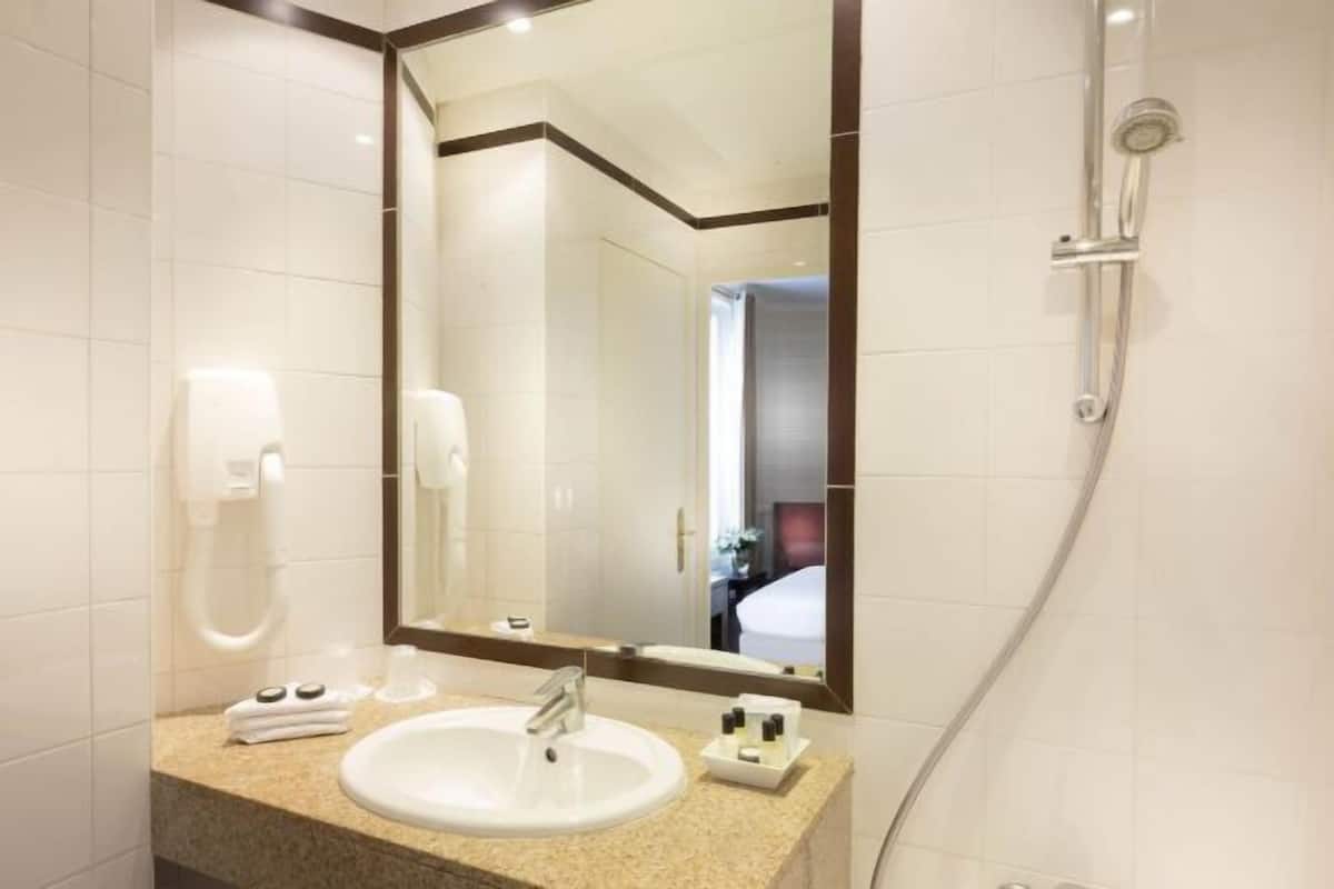 Salle de bain | Articles de toilette gratuits, serviettes fournies
