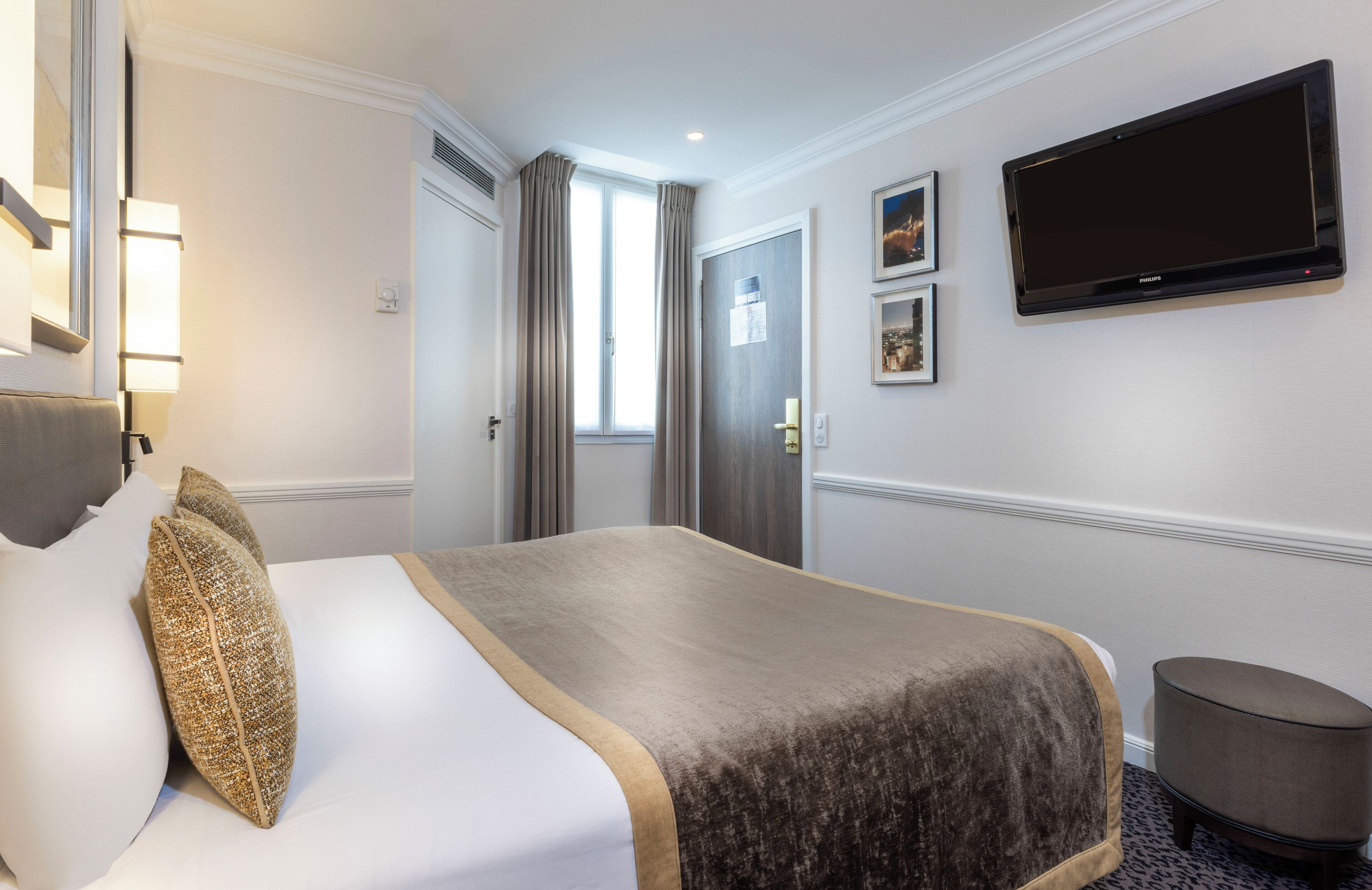 Single Room | 1 bedroom, minibar, in-room safe, desk