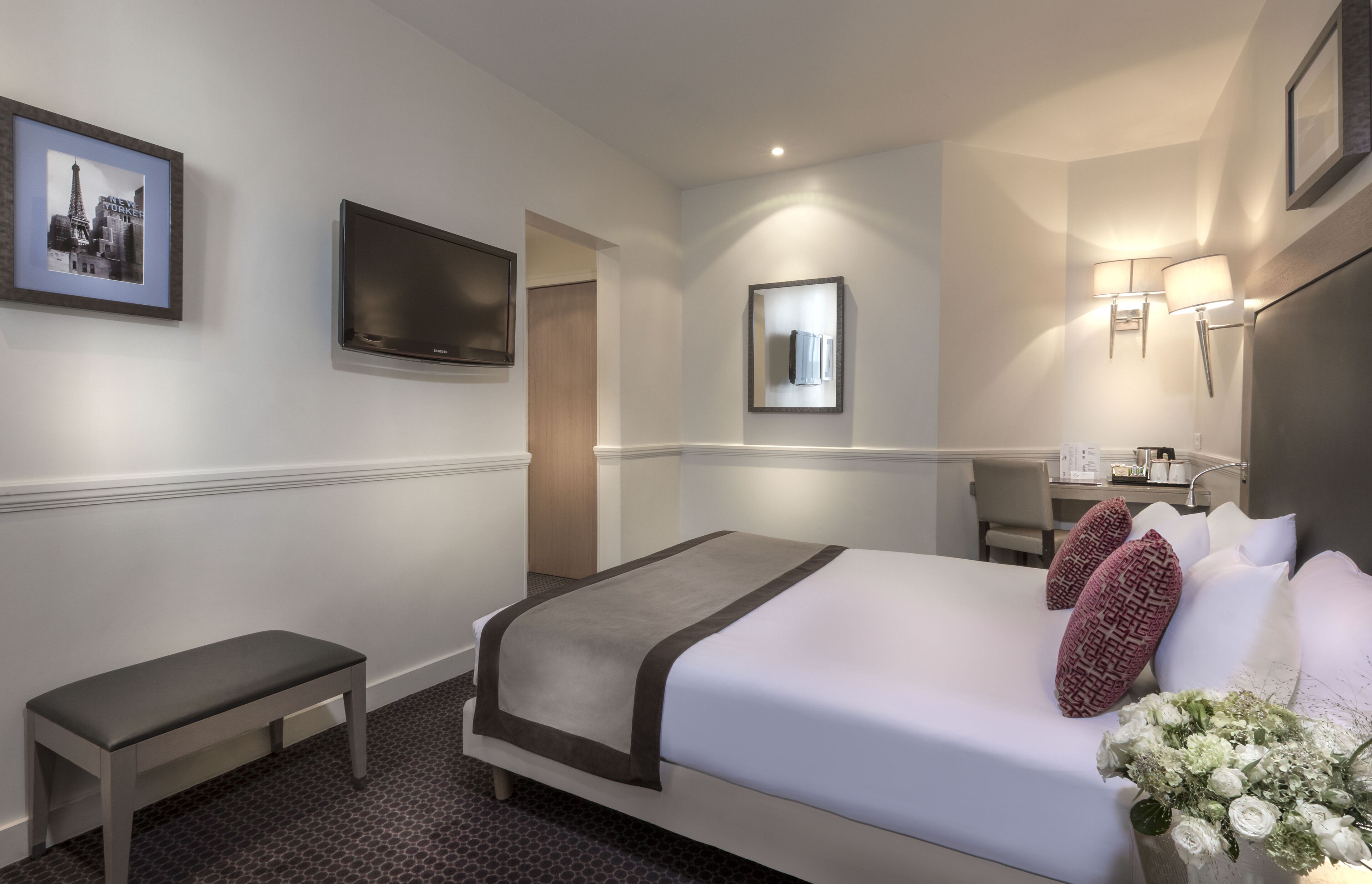 single room | 2 bedrooms, minibar, in-room safe, desk