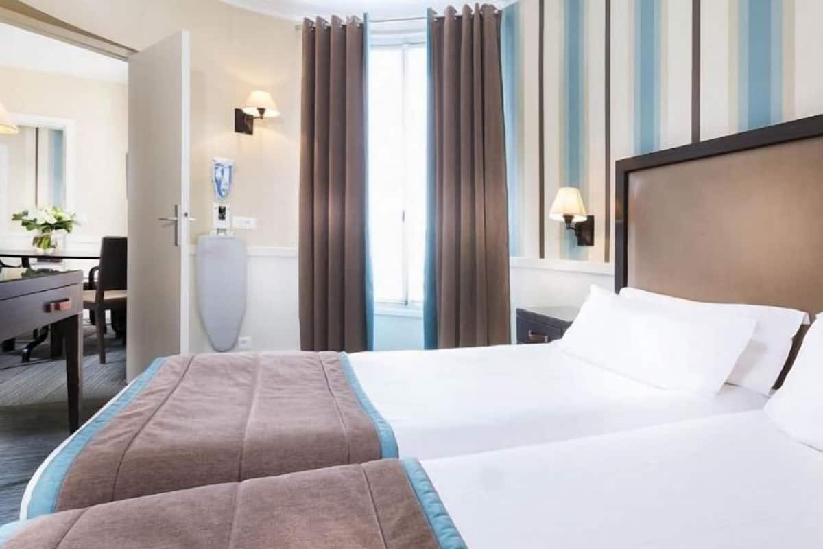 2 bedrooms, minibar, in-room safe, desk