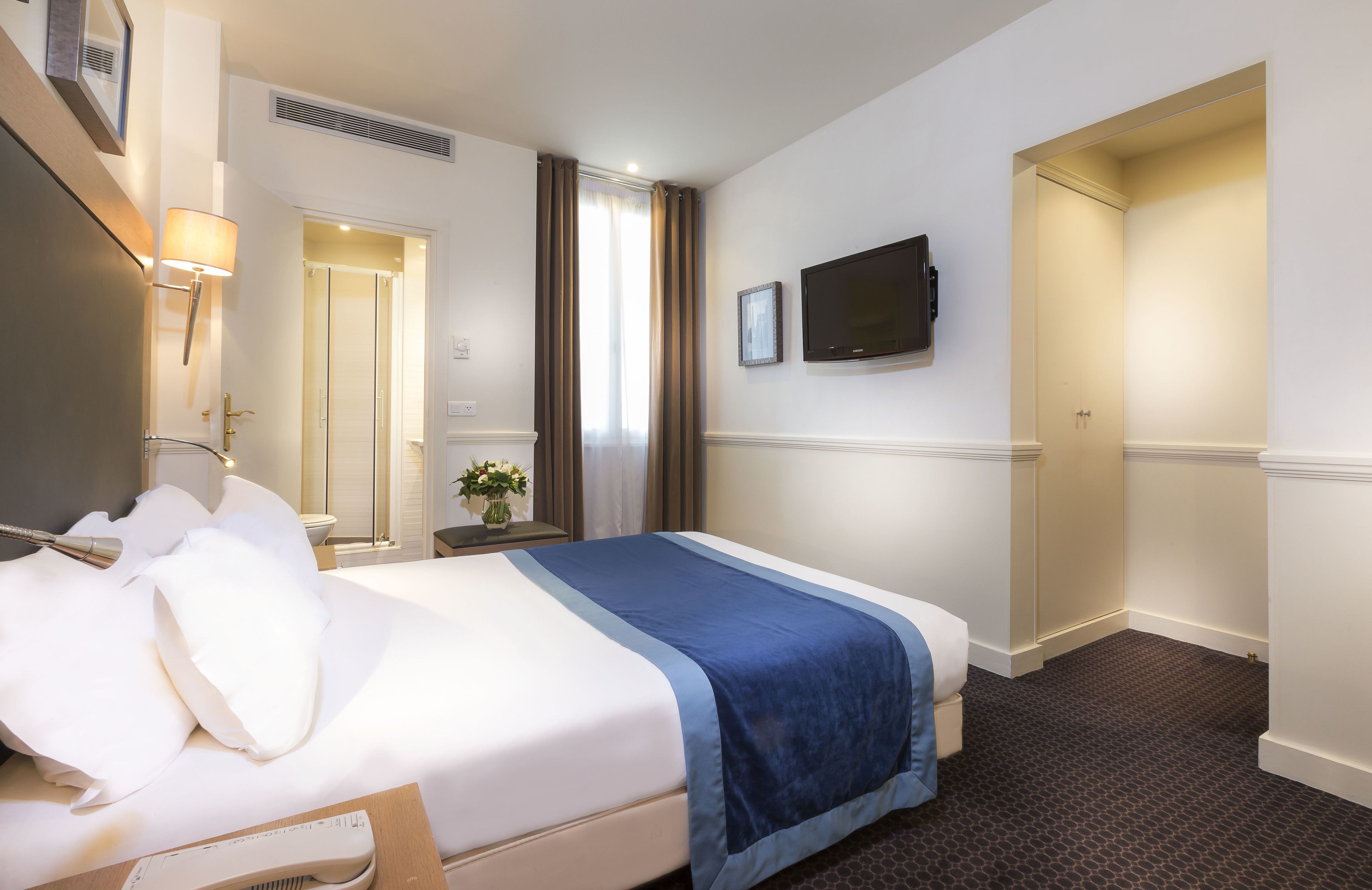 double room | 2 bedrooms, minibar, in-room safe, desk