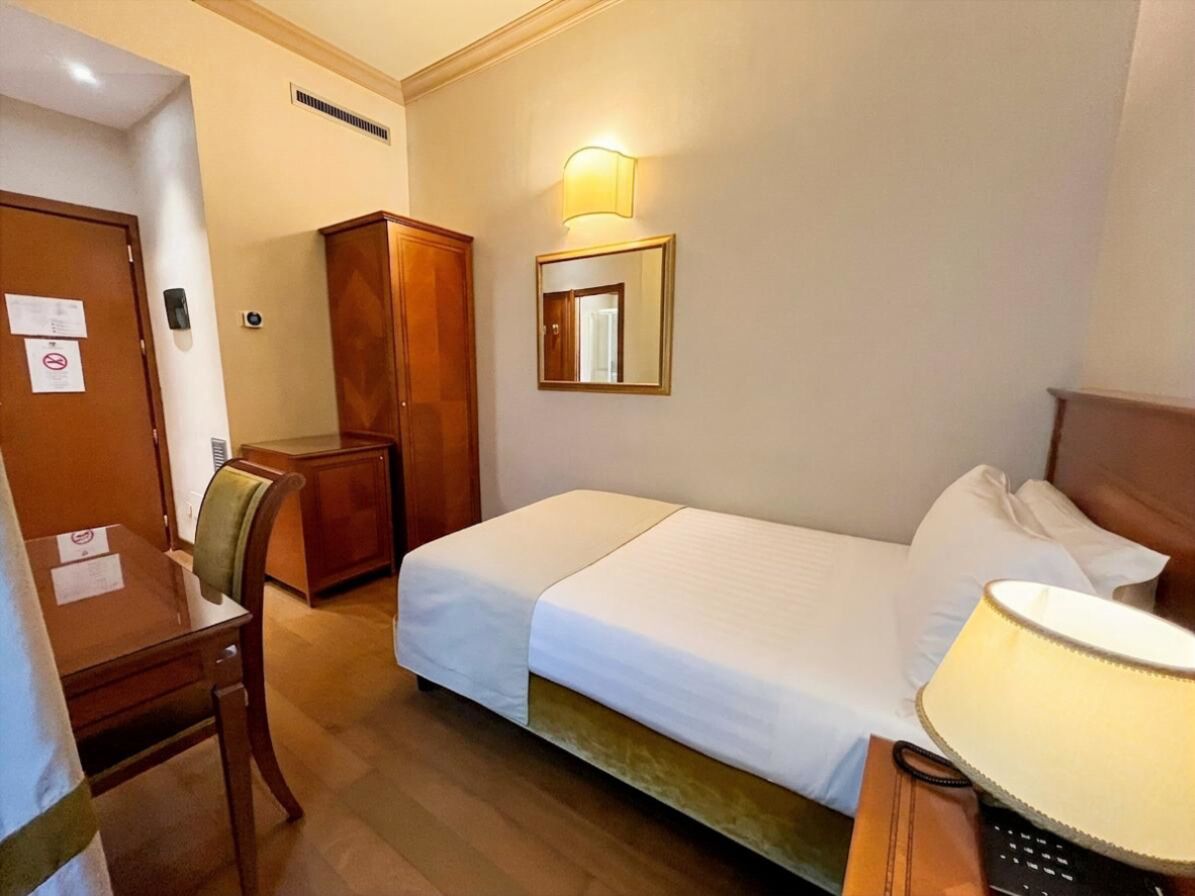 Ropa de cama hipoalergénica y minibar con artículos gratuitos 