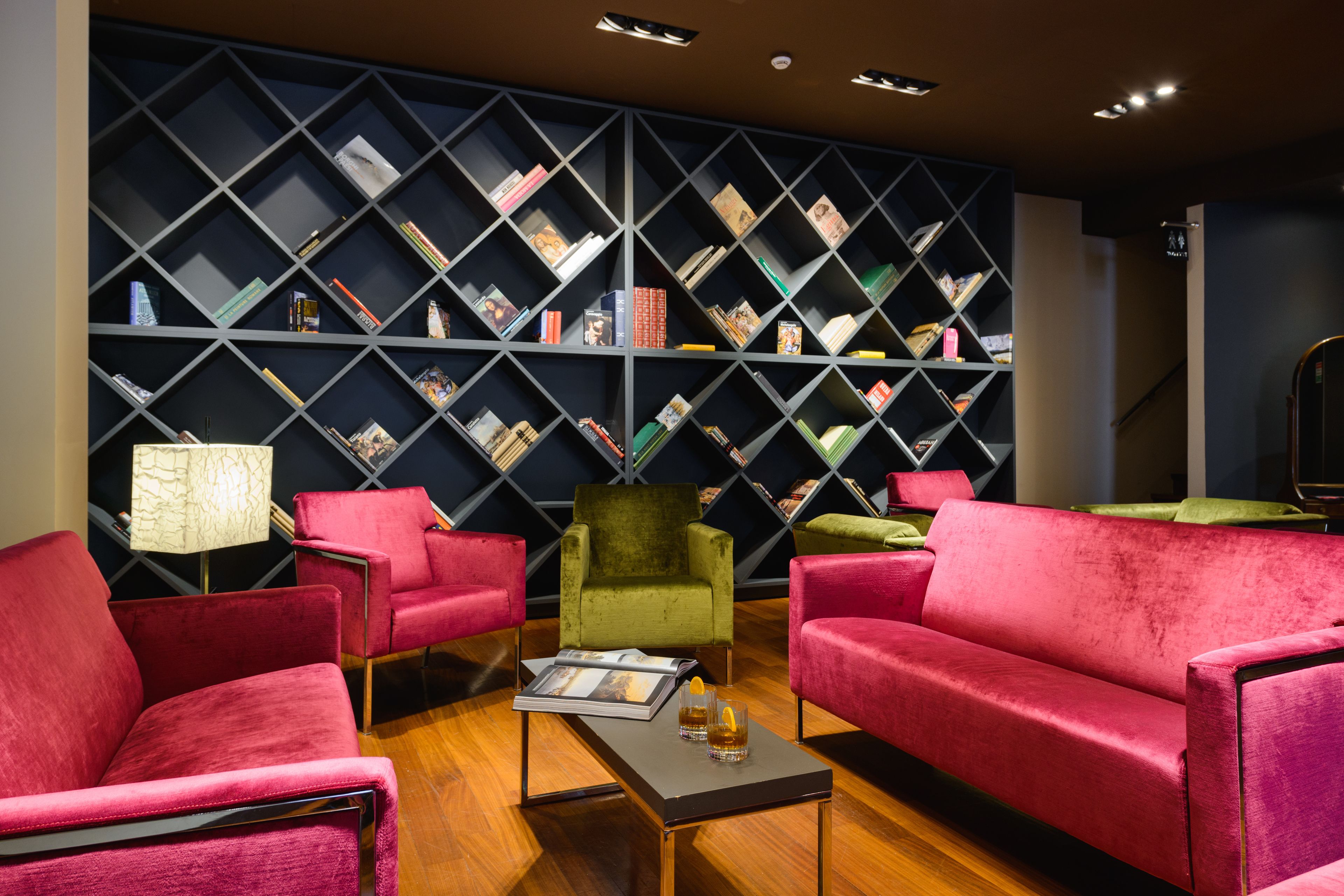 Lobby-lounge