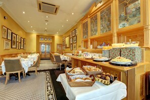 Breakfast area - Gainsborough Hotel (London)