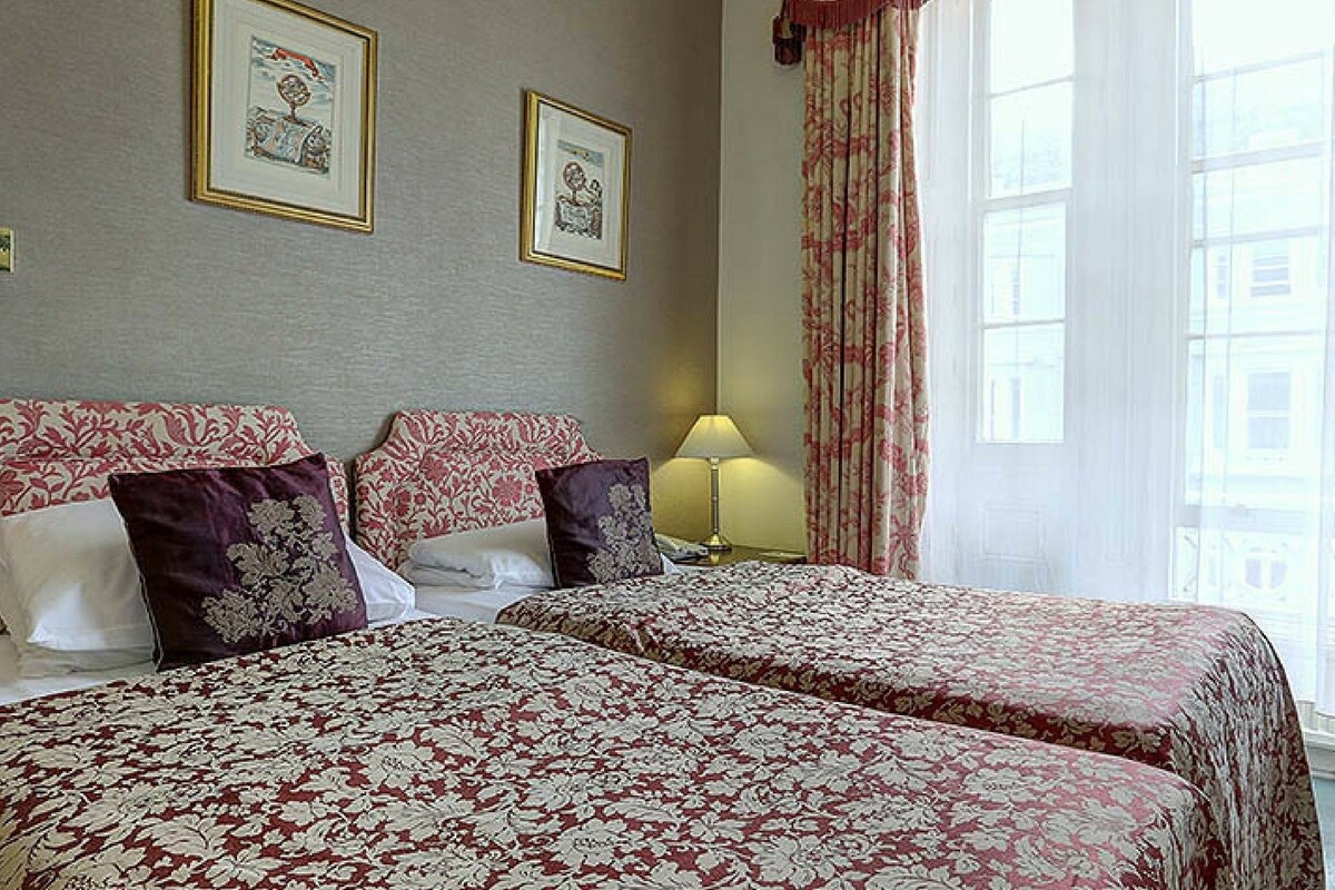 Quadruple Room | Hypo-allergenic bedding available, in-room safe, desk