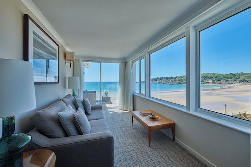 L'Horizon Beach Hotel & Spa