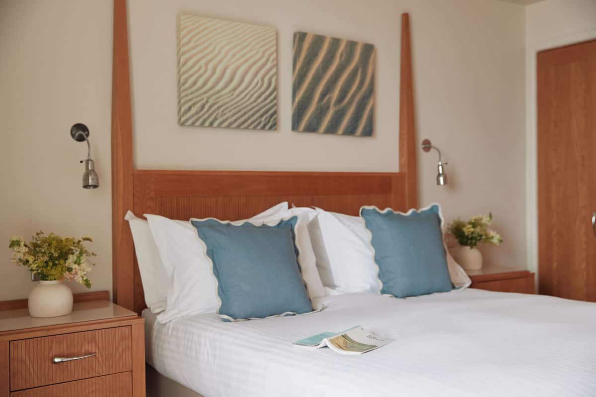 Executive Double Room, Ocean View | In-room safe, desk, blackout drapes, iron/ironing board