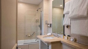 Family Suite, 2 Bedrooms | Bathroom | Combined shower/tub, designer toiletries, hair dryer, bathrobes - L'Horizon Beach Hotel & Spa (St. Brelade)