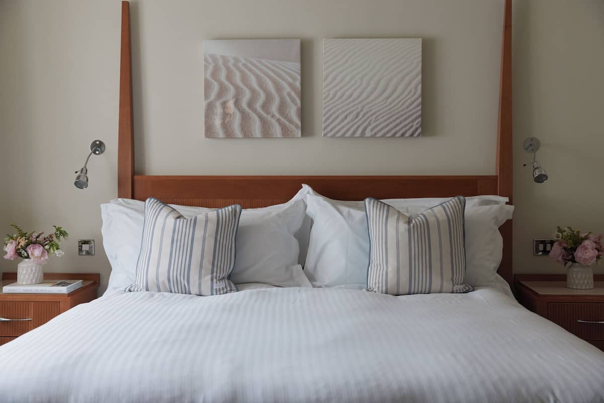 Classic Double Room | In-room safe, desk, blackout drapes, iron/ironing board