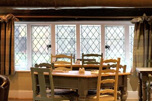 3 restaurantes; se sirven desayunos 