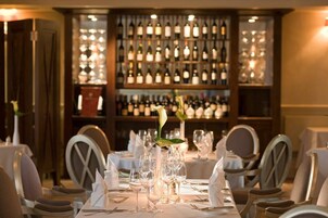 2 restaurants, breakfast served