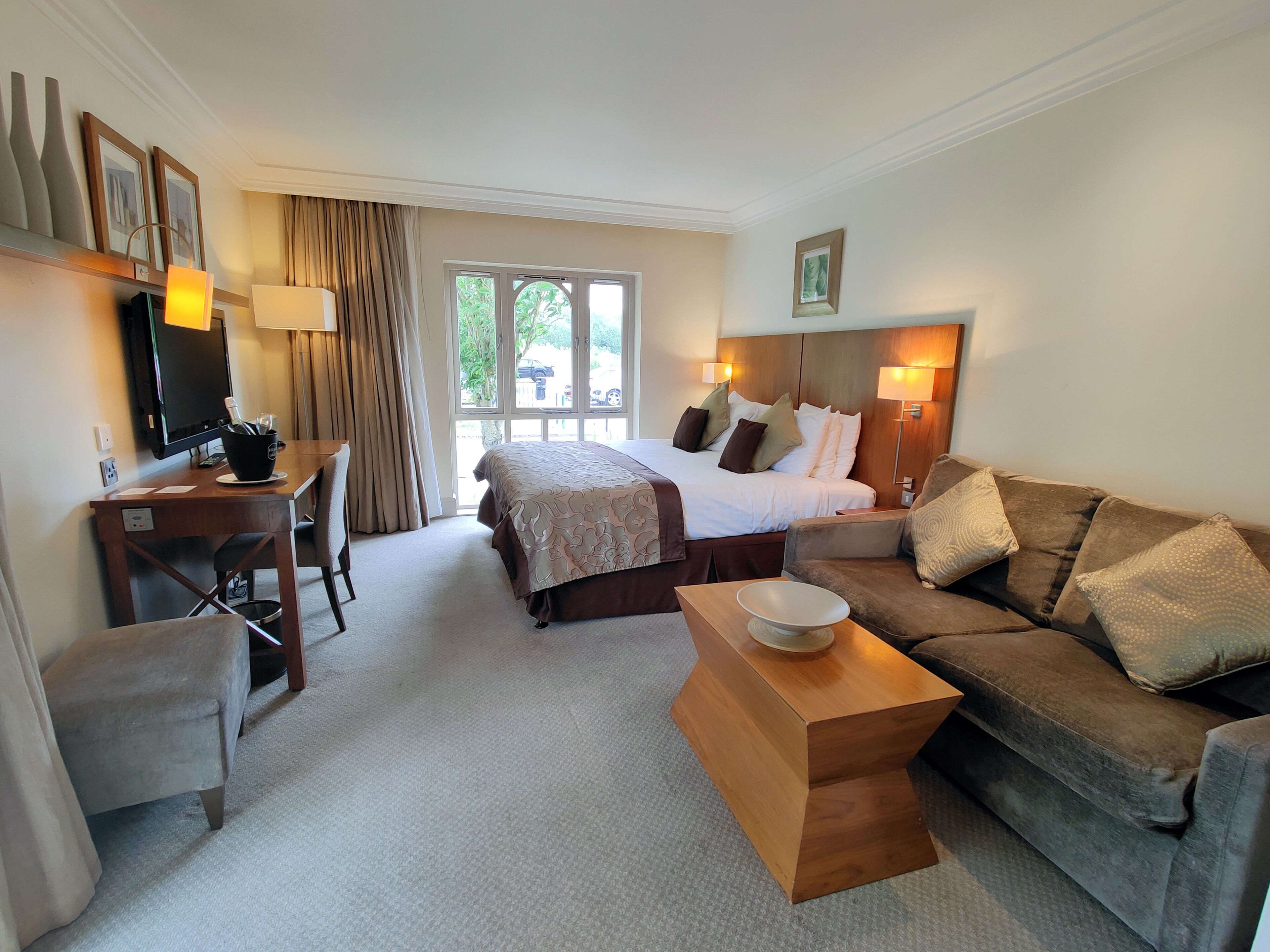 deluxe double room, main house | in-room safe, individually decorated, desk, laptop workspace