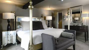 Suite, Main House | In-room safe, individually decorated, desk, laptop workspace