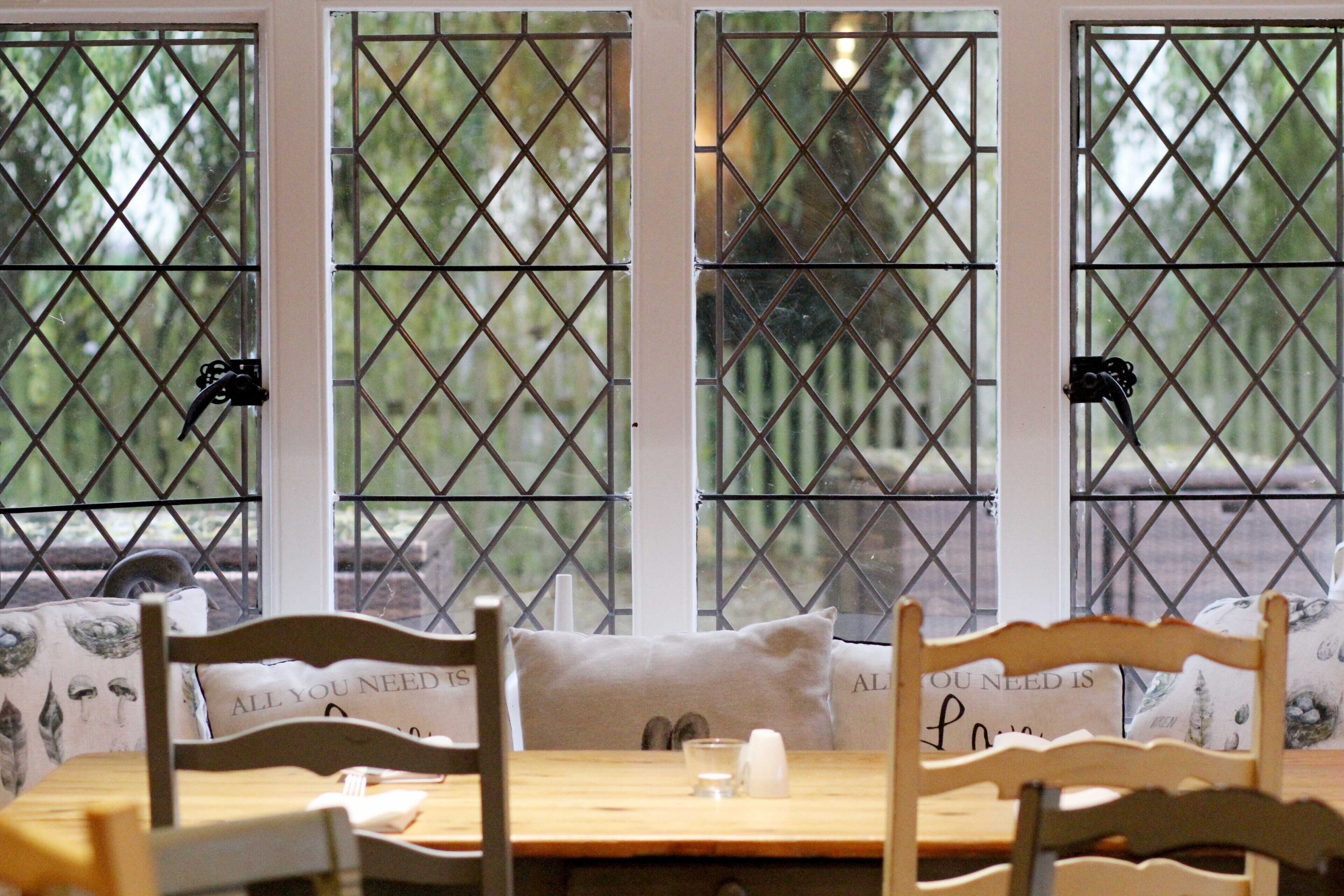 3 restaurants, breakfast served