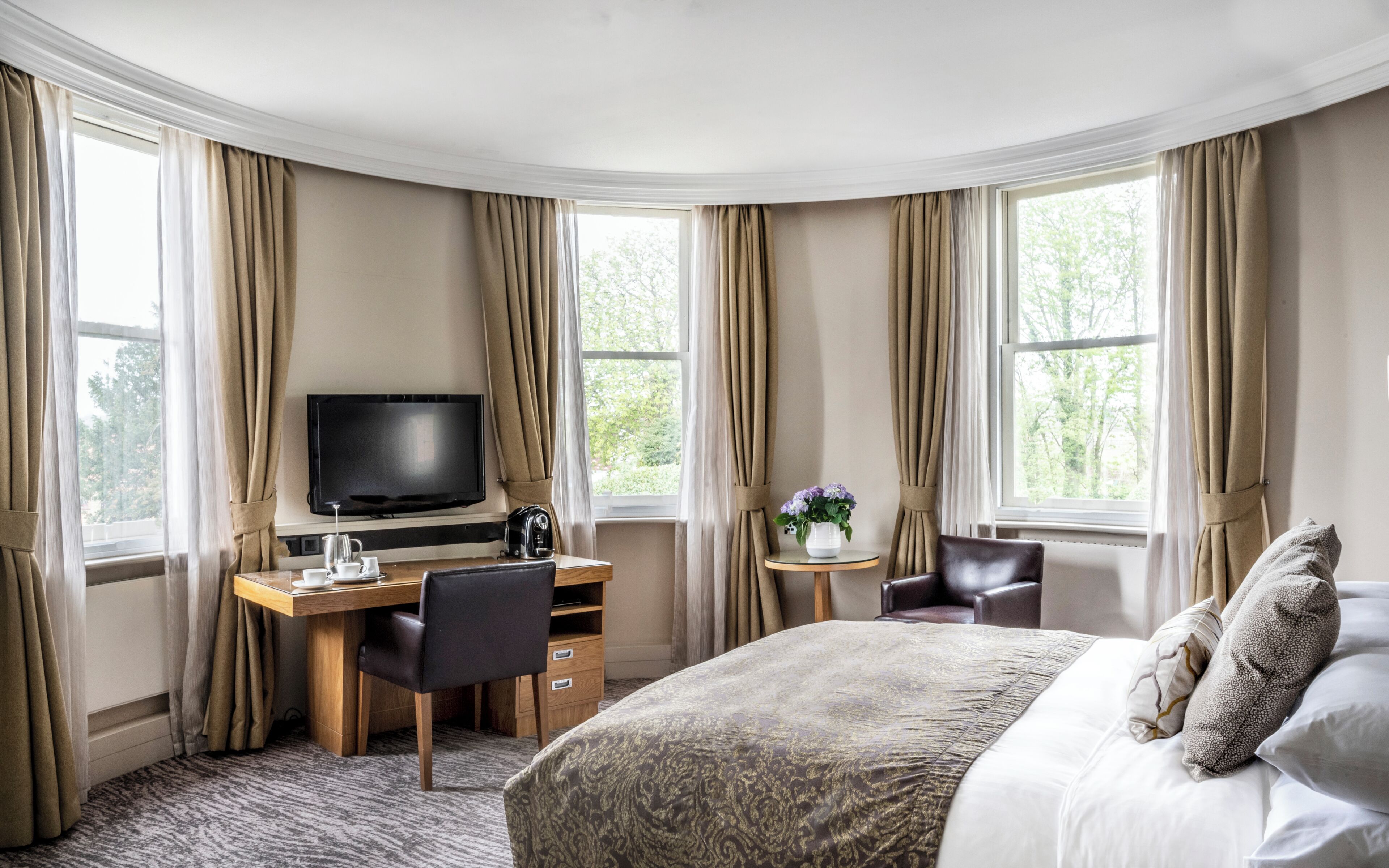 Deluxe Room | Premium bedding, pillowtop beds, in-room safe, desk