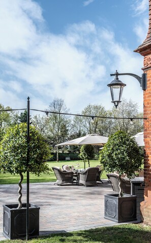 Terrace/patio - Woodlands Park Hotel (Cobham)