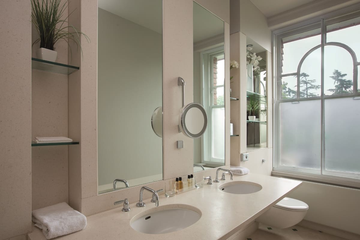 suite | 1 bedroom, premium bedding, pillow-top beds, in-room safe