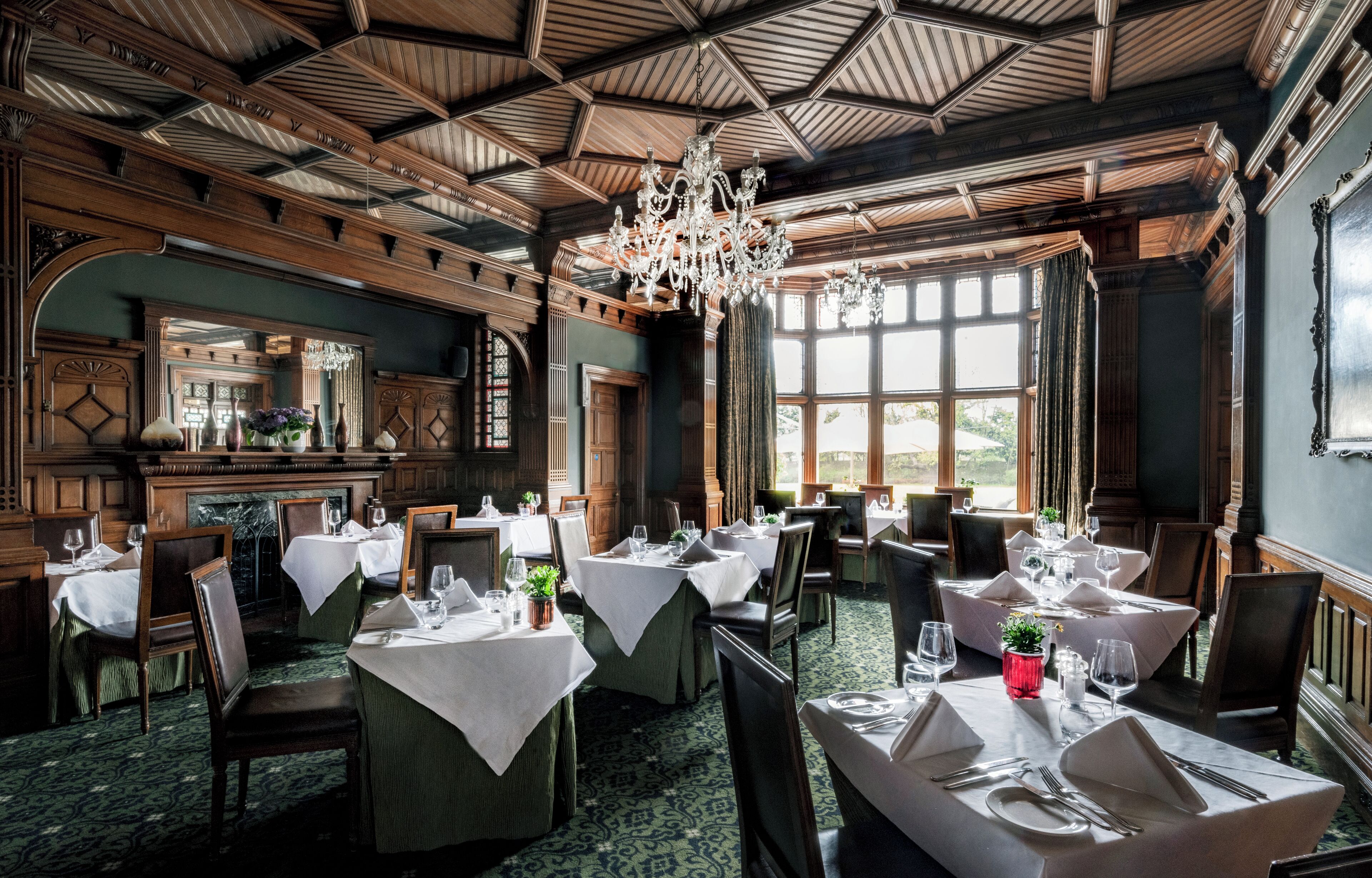 2 restaurants, breakfast served