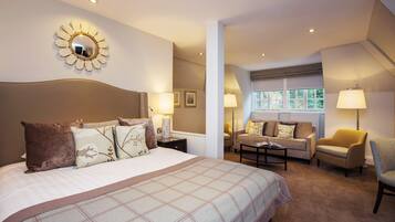 Deluxe Double Room | In-room safe, individually decorated, desk, blackout drapes