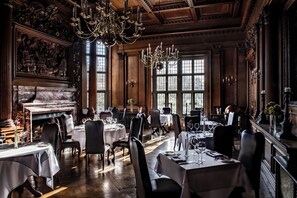 2 restauranter, middag serveres