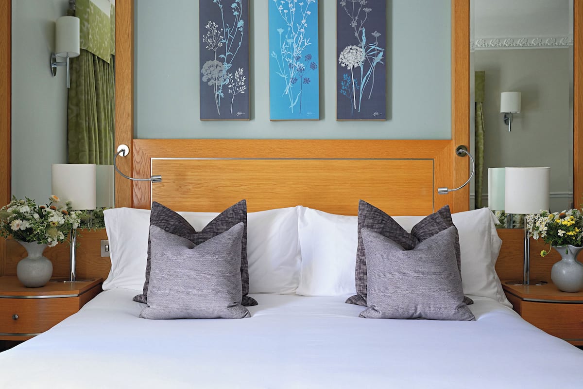Classic Double Room | Minibar, in-room safe, individually decorated, individually furnished