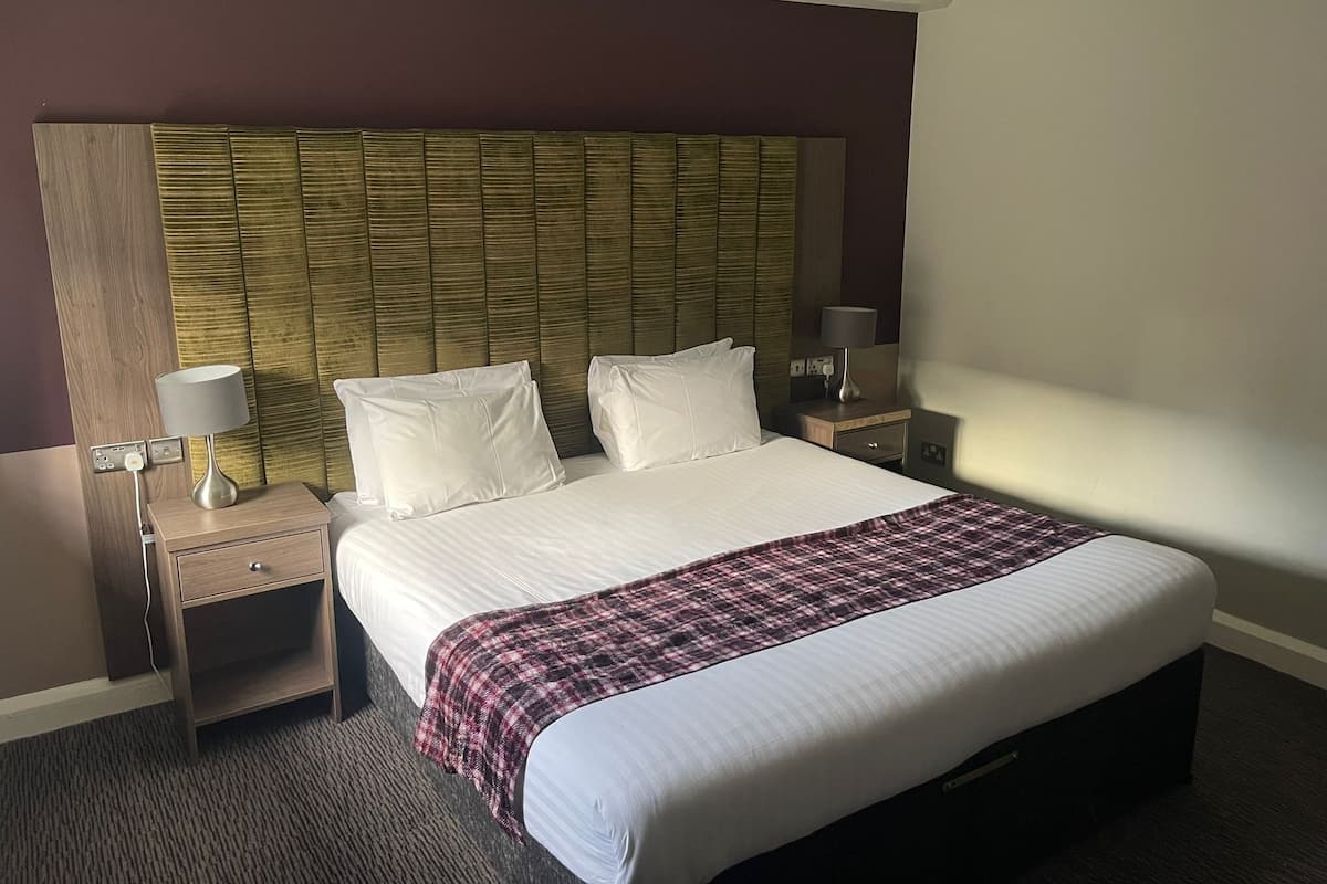 King Suite | In-room safe, individually furnished, desk, iron/ironing board