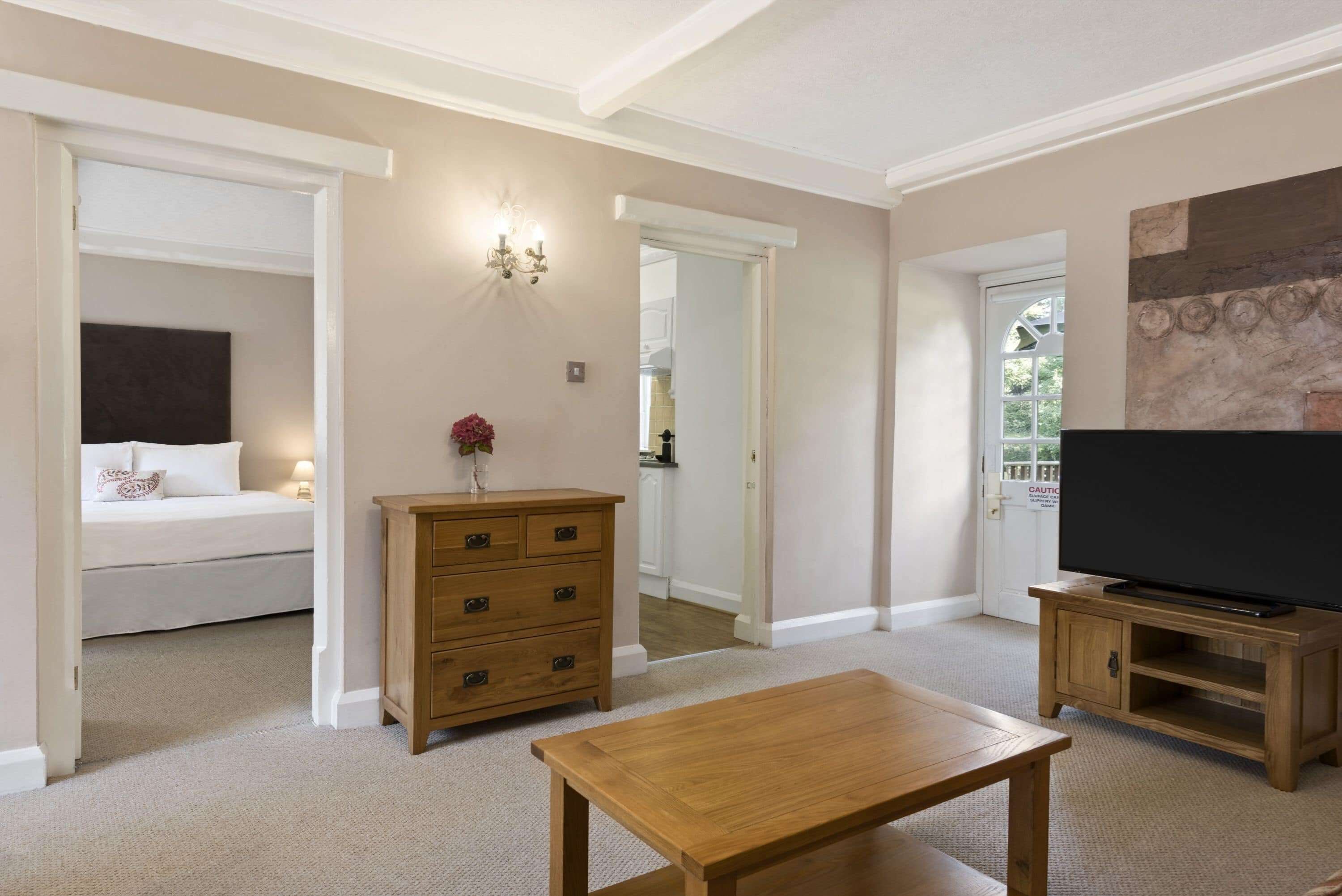 executive room, 1 double bed | 1 bedroom, in-room safe, desk, iron/ironing board