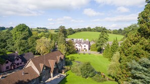 A large estate with multiple buildings, expansive green lawns, and mature trees. - Cwrt Bleddyn Hotel & Spa (Usk)
