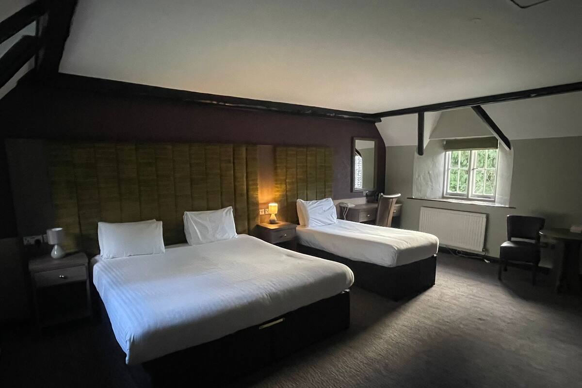 Junior Suite | 房內夾萬、書桌、熨斗/熨衫板、免費 Wi-Fi