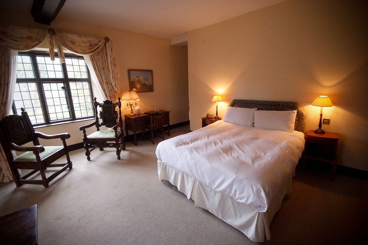 In-room safe, desk, iron/ironing board, free WiFi