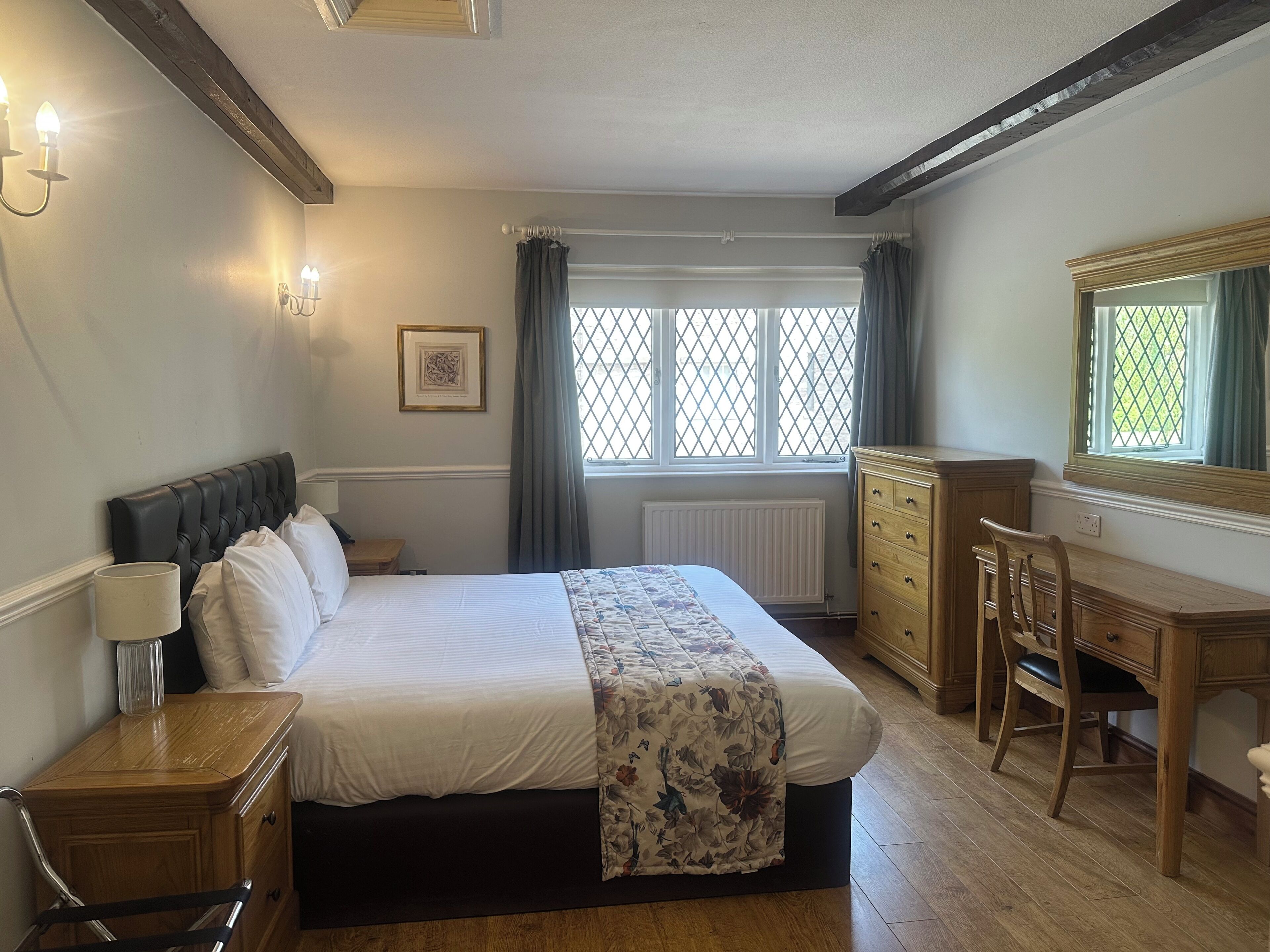 Deluxe Suite | In-room safe, individually furnished, desk, iron/ironing board