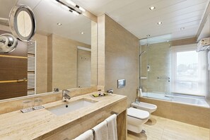 Hair dryer, towels - Hotel Claridge Madrid (Madrid)